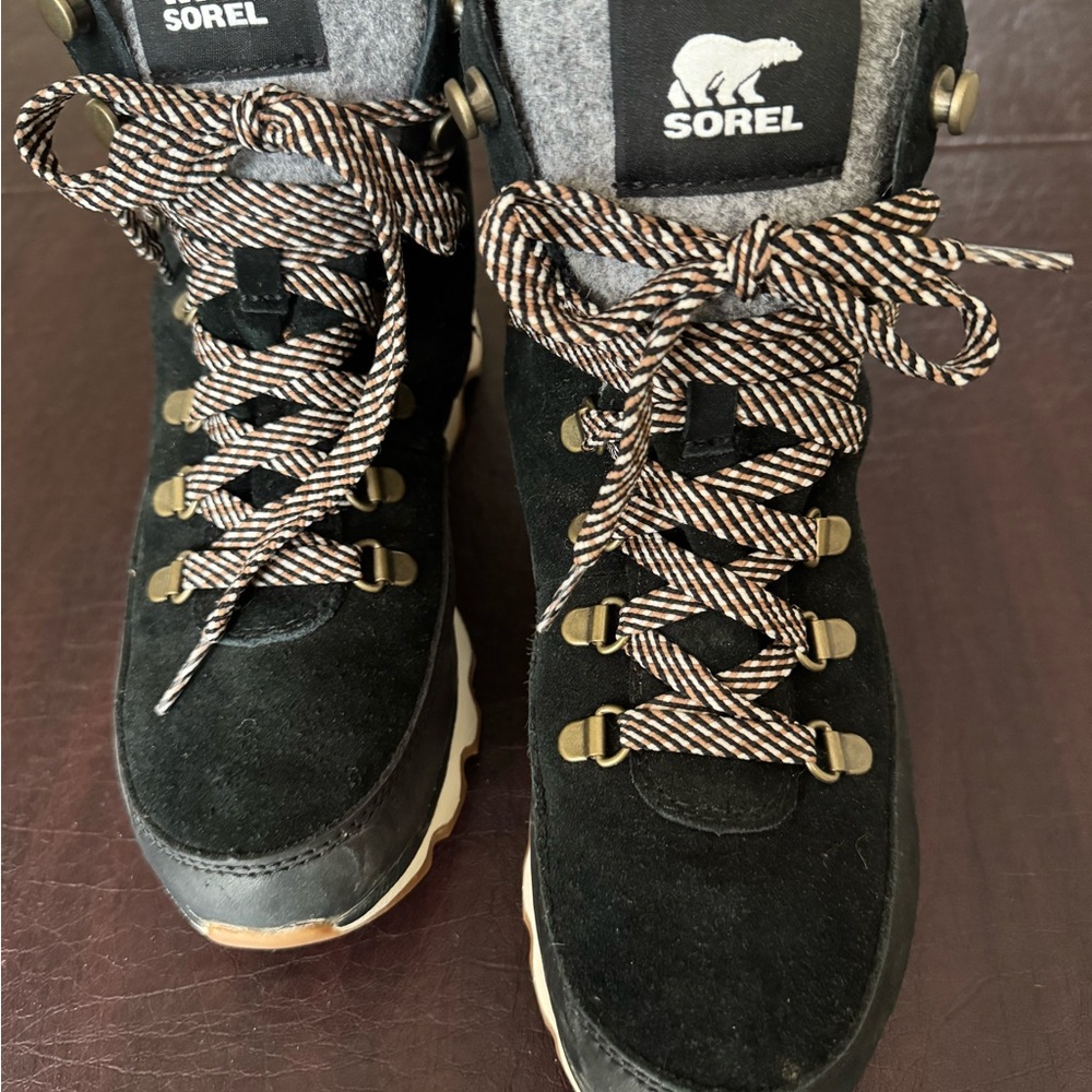 SOREL Kinetic Conquest Lace Up Boots Black Sz 7 Waterproof